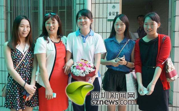 深中女生盧菲婷奪市文科狀元 近半調(diào)查者認(rèn)為分?jǐn)?shù)線高